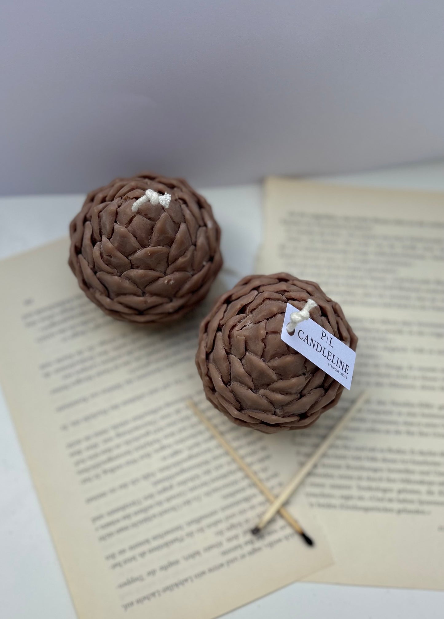 Pine Cone Kerze Braun