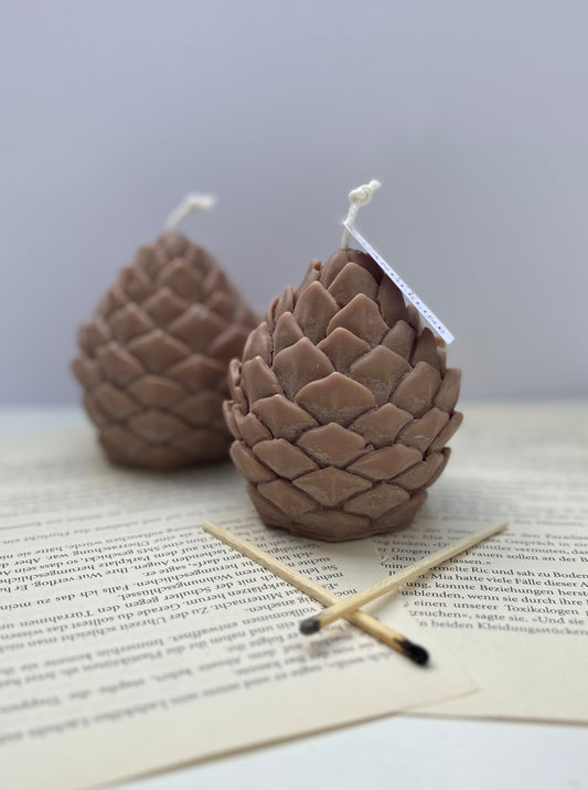 Pine Cone Kerze Braun