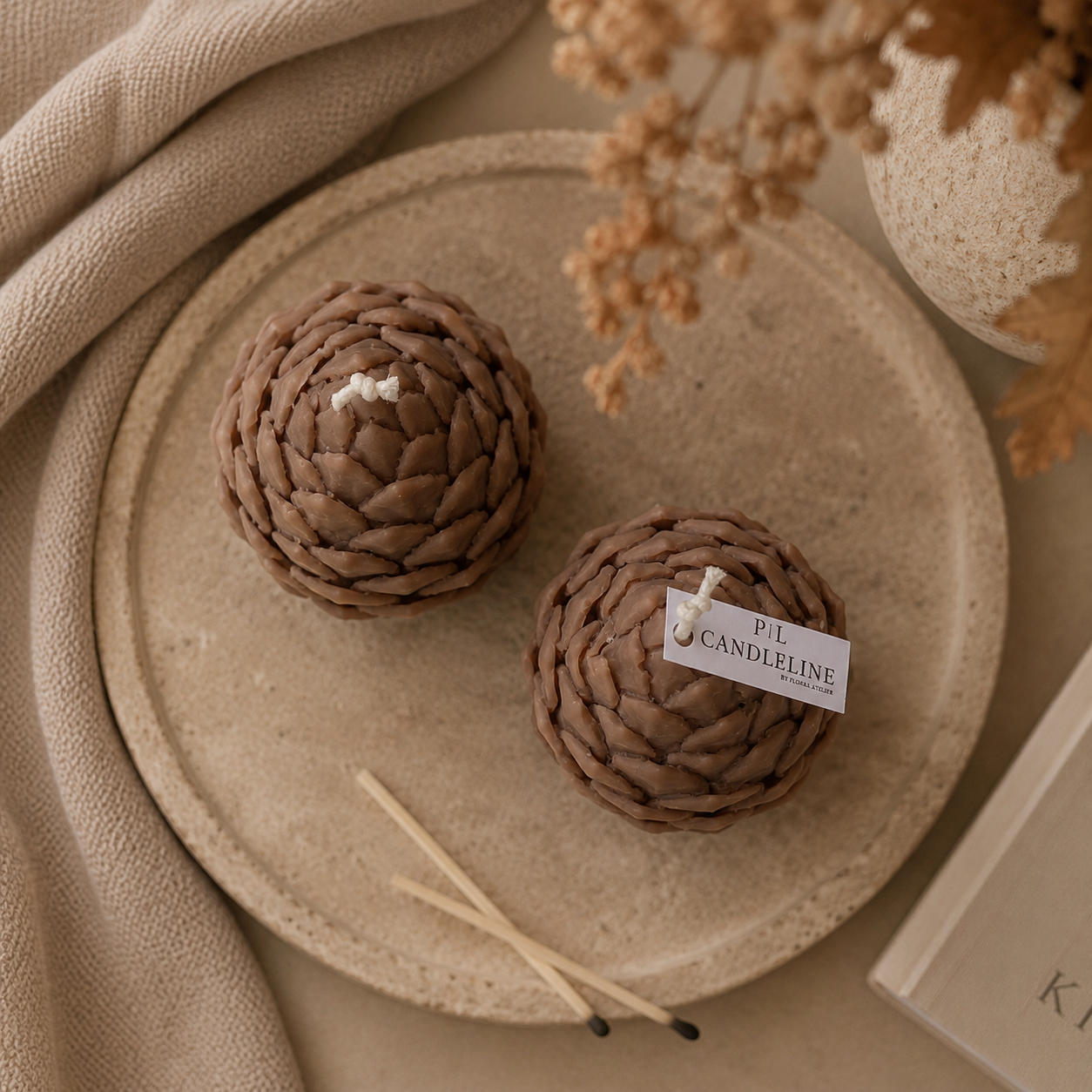 Pine Cone Kerze Braun